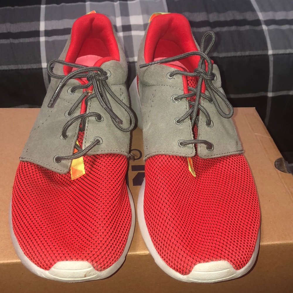 Nike Roshe Run Athletic Shoes